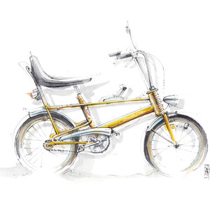 Könnte beinhalten: Ein gelbes Vintage-Fahrrad mit schwarzem Sattel und verchromten Lenkern. Das Fahrrad hat eine Gangschaltung und ist in gutem Zustand.