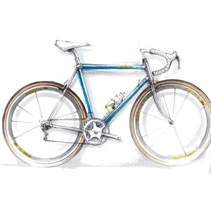 Pode incluir: Uma bicicleta de estrada azul e branca com um selim branco e fita de guidão branca. A bicicleta tem um porta-garrafa e uma corrente.