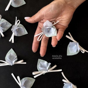 Blumen Hochzeit Boutonniere, Blaue Hochzeit Boutonniere, Boutonniere für Hochzeitsgäste, Hochzeitsaccessoires, Gäste Blumen