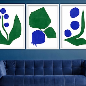 Conjunto abstracto de 3 impresiones: imagen botánica de flores azules