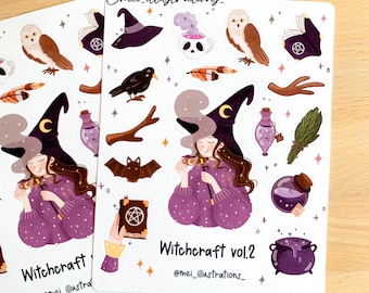 Puede incluir: Dos hojas de pegatinas con ilustraciones de elementos temáticos de brujería. Las pegatinas incluyen una bruja con un sombrero de media luna, búhos, botellas de pociones, un cuervo, un caldero y el texto "Witchcraft vol. 2". Las pegatinas son en tonos morados, marrones y blancos.