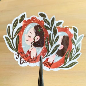 ORIGINEEL ONTWERP, sticker aanmoedigen, sticker gezellig meisje, zelfzorgsticker, zelfliefdesticker, holografische sticker, Bujo-sticker