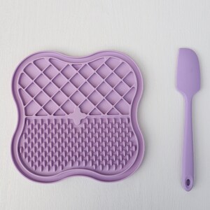a textured licking plate to slow down eating, promoting better digestion and oral hygiene.