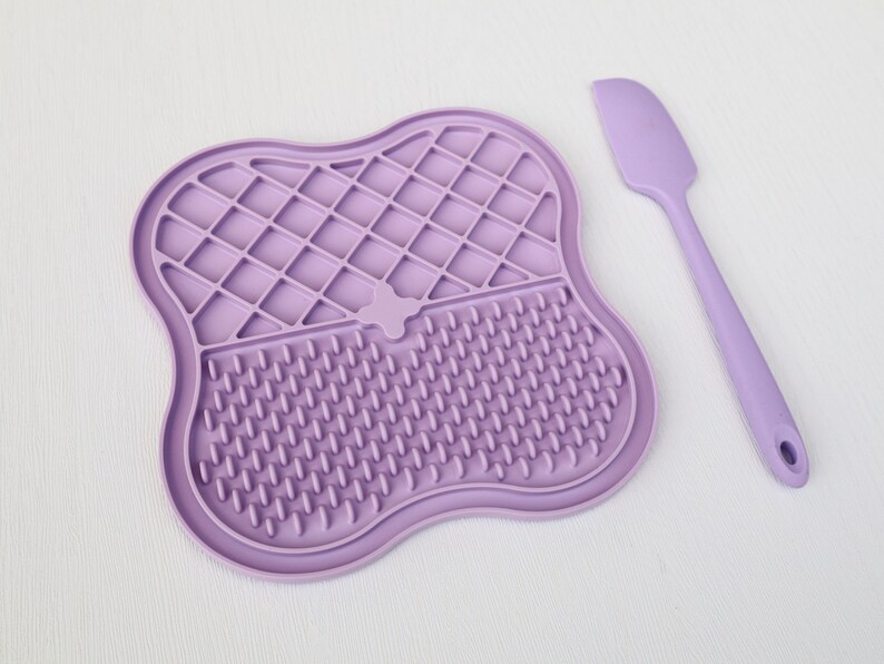 a textured licking plate to slow down eating, promoting better digestion and oral hygiene.