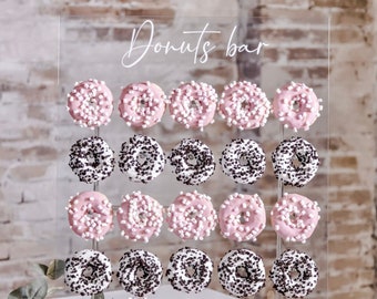 Panneau perforé personnalisé en acrylique, décoration par WeddingByEli, présentoir de donuts pour anniversaire, support mural pour beignets, décoration de vacances d'hiver, planche à desserts