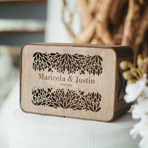 Scatola per biglietti da matrimonio Boho con fessura di WeddingByEli, decorazioni rustiche personalizzate per la tavola, salvadanaio in legno, scatola per biglietti da regalo in legno per matrimonio
