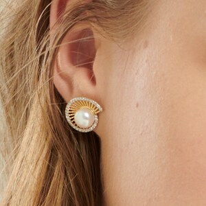 Magnificent Nature Inspired Seashell Shaped Pearl Earrings with Diamond Frame