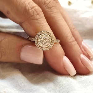 Anello con montatura in oro giallo 14 carati con diamanti e pavé di fiori