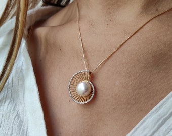 Large 14K Yellow Gold Pearl and Diamond Sea Shell Shape Necklace