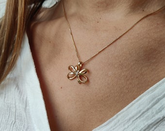 Unique Yellow Gold Bow-Shaped Diamond Necklace