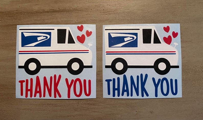 K&ouml;nnte beinhalten: Zwei blaue und wei&szlig;e Postwagen-Aufkleber mit roten Herzen und dem Text "THANK YOU" in roten und blauen Buchstaben.