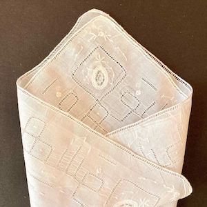 Vintage Schweizer Taschentuch, Taschentuch, feines Leinen, weisse Stickerei, geometrisches Muster