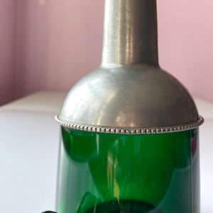 フランス製ピューターとグリーンガラスのデカンタ コニャック/ブランデーボトル ピューターガラスカラフェ ミッドセンチュリーモダン