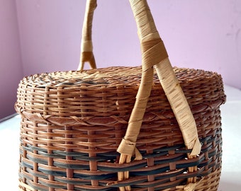 Vintage Adorable Lidded Small Basket with handle, Handmade, Polychrome