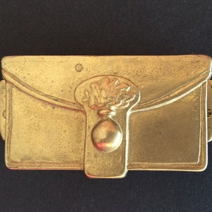 Contenedor de latón vintage, caja de sellos de latón con tapa, caja de sellos en forma de cartera de latón, decoración de escritorio, decoración de oficina