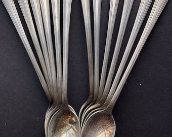 Moderne (Silverplate, 1940) Łyżeczka do herbaty mrożonej 7 5/8“, zestaw 12 sztuk, patyna