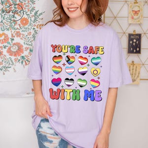 Você está seguro comigo Camiseta Gay Pride Candy Hearts, Camiseta LGBTQ, Camiseta Proud Ally, Camiseta do mês do orgulho, Presente LGBTQ, Parada do orgulho, Camiseta lésbica