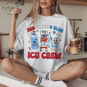 Maglietta girocollo Comfort Colors® rossa, bianca e blu per terapia intensiva, maglietta per il 4 luglio di Nurse America, maglietta per infermieri, maglietta America, regalo per il Giorno dell'Indipendenza