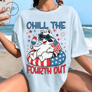 T-shirt Comfort Colors® Chill the Fourth Out raton laveur du 4 juillet, chemise raton laveur du 4 juillet, amoureux des animaux, raton laveur patriotique, jour de l'indépendance