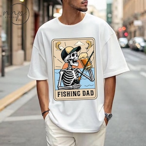 Camiseta engraçada com estampa de esqueleto e pescador, camiseta com carta de tarô, caveira de esqueleto sarcástica e xingadora, tarô de bruxa sarcástica, dia dos pais