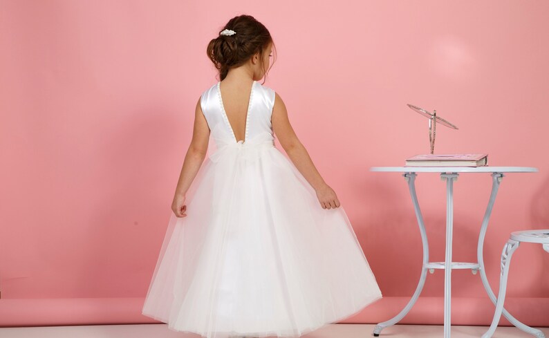 White Flower girl dress with pearls Wedding girl dress Toddler girl dress Tutu dress Tulle flower dress Communion dresses Baby formal dress