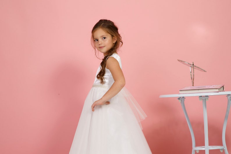White Flower girl dress with pearls Wedding girl dress Toddler girl dress Tutu dress Tulle flower dress Communion dresses Baby formal dress