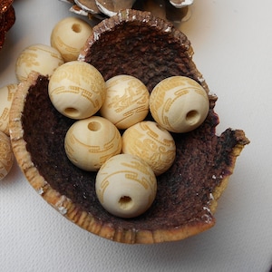 18mm  Natural Round Wooden with Design Beads Jewellery BEADS Spacer with 5mm Hole