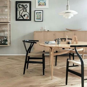 WISHBONE Esszimmerstühle aus Holz, Stuhlkissen im Preis Bild 5