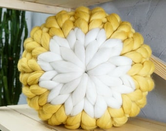 Chunky Knit Merino Wool Pillow: Round Decorative Cushion