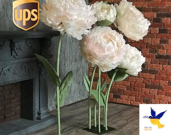 Large paper flowers for the photo zone. Giant flowers for wedding decoration. Baby room decor. Wedding decor. Interior rose.