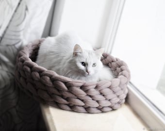 Chunky Merino Wool Cat Bed – Hand Knit Pet House, Cozy Basket