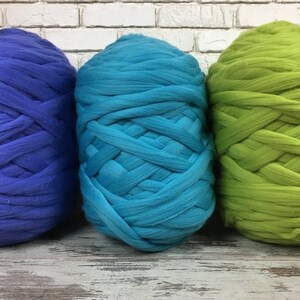 CHUNKY YARN, chunky wool, Merino wool, Arm knitting, Giant yarn, Yarn, Roving , Wool, knitting, Chunky knits, Big Yarn, 21 microns image 4