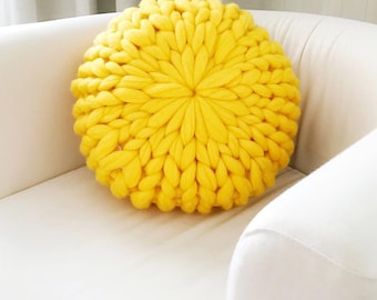 Chunky Knit Merino Wool Pillow: Round Decorative Cushion
