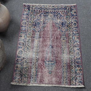 Vintage deurmat Turks tapijt, 2 x 3 ft, ingewikkeld bloemdessin, rijke rode en blauwe tinten, decoratief accent in hal
