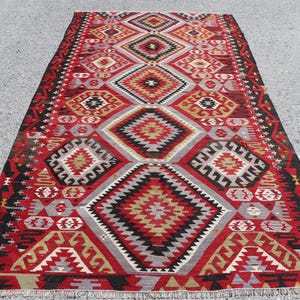 Alfombra grande vintage de 158 x 298 cm (5,2 x 9,8 pies), Kilim turco rojo liso.