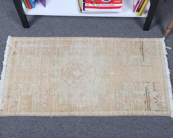 Alfombra turca de 1,5 x 2,8 pies, alfombra pequeña vintage, alfombra oriental marrón y rosa.