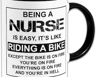 Être A (plusieurs titres de poste) est facile, c'est comme faire du vélo - Mug cadeau + bord et poignée noirs