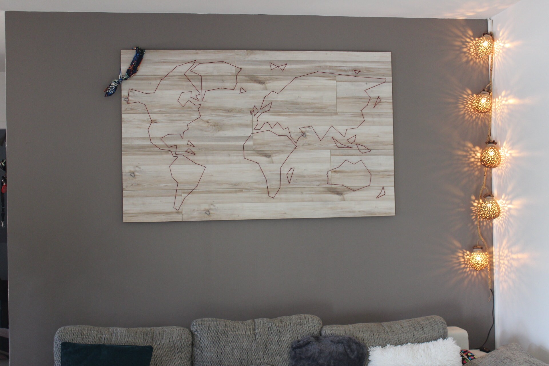 Tableau Mappe Monde avec Fils Tendus