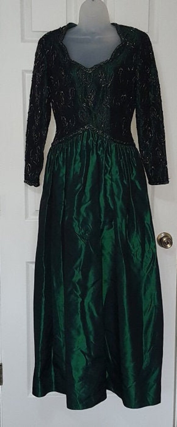 VINTAGE Victora Royal Evening Gown Size 4