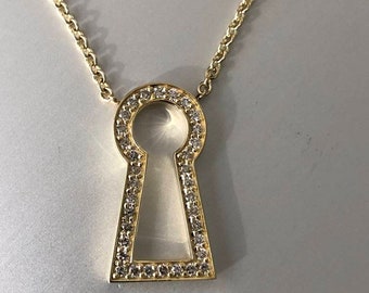 Diamond keyhole necklace in gold; Keyhole with diamonds; Keyhole necklace; Perfect necklace in gold; Christmas gift for her; Cute necklace