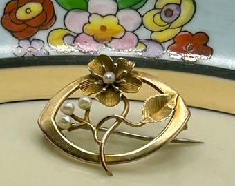Antique 10K Gold Pearl Flower Brooch Victorian Botanical Pin with Serrated Leaf and Veined Petals