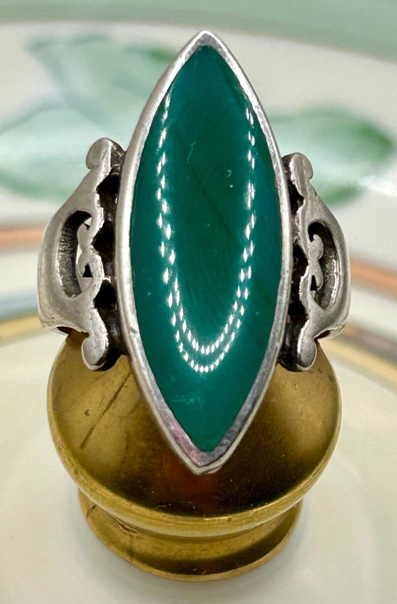 Vintage 1970s British Chrysoprase Ring | Chunky Sterling Silver Statement Ring | Apple Green Chalcedony | Size 7 | Arts & Crafts Revival