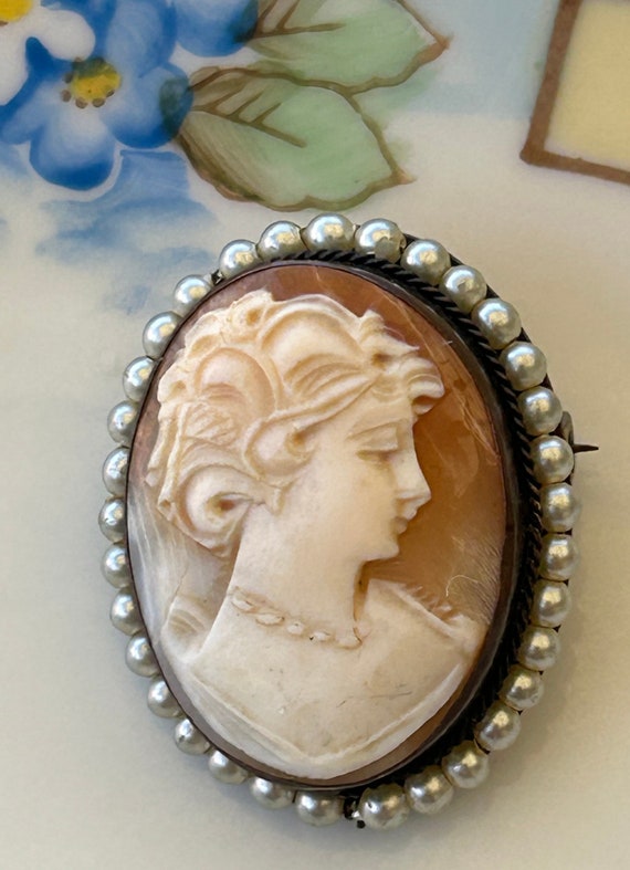 Lovely Antique Victorian Shell Cameo, brooch/pin/p