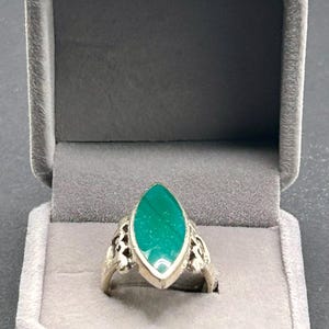 Vintage 1970s British Chrysoprase Ring | Chunky Sterling Silver Statement Ring | Apple Green Chalcedony | Size 7 | Arts & Crafts Revival image 7