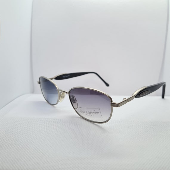 Lunettes De Soleil Guy Laroche Paris - Monture Noir Et Or, Verres Gris - Style Rectangulaire - Occasion