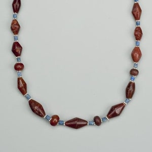 Oude Carneool parel ketting met vat gevormde Lapis Lazuli en zilver granulatie