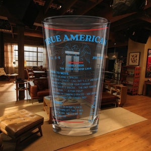 True American Game Trinkregel New Girl Pint Glas, Stocking Stuffer Geschenk für New Girl Fans, New Girl TV-Show Merchandise Trinkgeschirr
