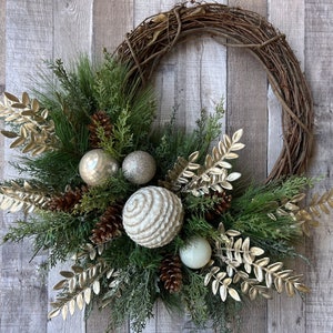 Evergreen Christmas Wreath, Winter Wreath, Modern Christmas Wreath, Natural Holiday Wreath, Elegant Wreath,Gold Christmas Wreath