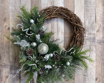 Silver Christmas Wreath for Front Door, Evergreen Christmas Wreath, Modern Christmas Wreath, Pine Christmas Wreath, Elegant Christmas Wreath