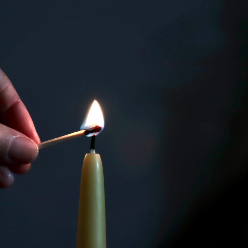 Moorlands Candles British Beeswax Taper Candle - Thumbnail 5